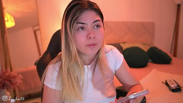 Lau Bee online show from 12-18-25, 03:51