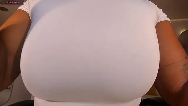 SavannahStorm online show from 12-17-25, 12:22