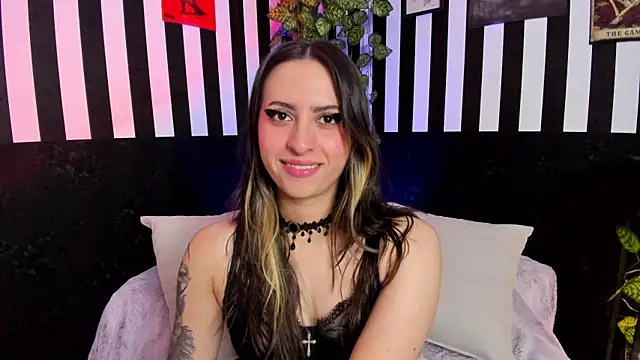Snapshot of liz_goth chatting on 06-09-26, 02:17 liz goth online show from 06-09-26, 02:17