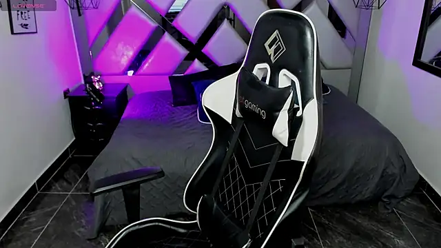 Snapshot of Nahomi-Hill chatting on 01-30-25, 01:11 Nahomi-Hill online show from 01-30-25, 01:11