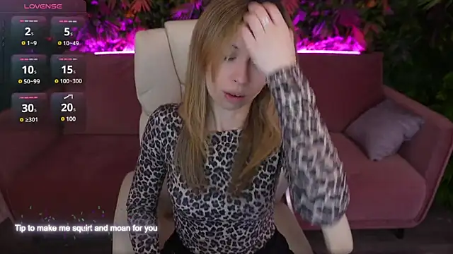 Snapshot of MayaRayy chatting on 02-21-25, 05:09 MayaRayy online show from 02-21-25, 05:09