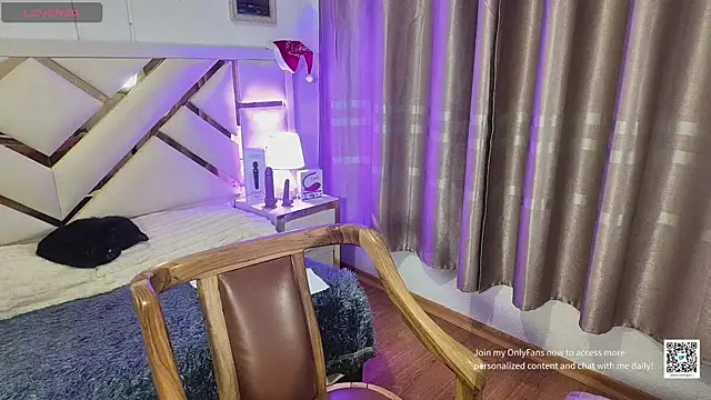 carolineamber  online show from 12-21-25, 09:55