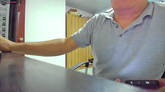 Jhonatan Morales S online show from 12-21-24, 02:52