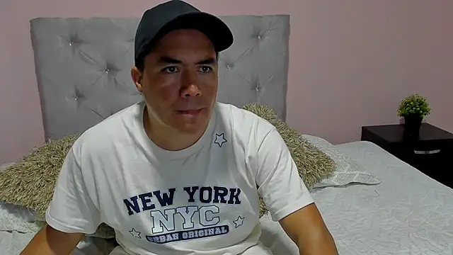 Jhonatan Morales S online show from 10-12-25, 03:27