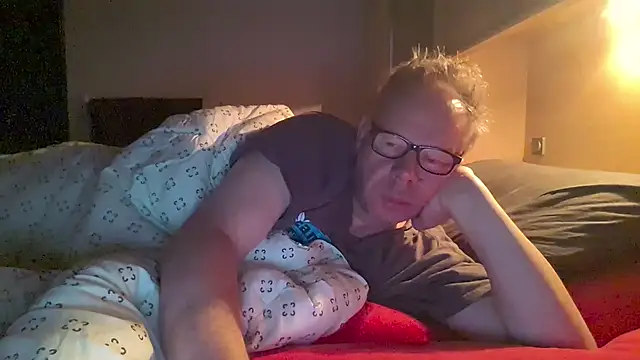 kinkyslet8 online show from 10-31-25, 06:58