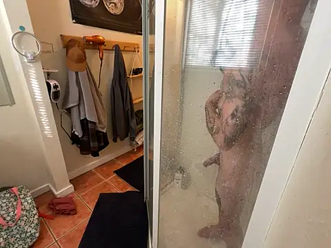 Snapshot of RuffClvb chatting on 12-27-24, 05:48 RuffClvb online show from 12-27-24, 05:48