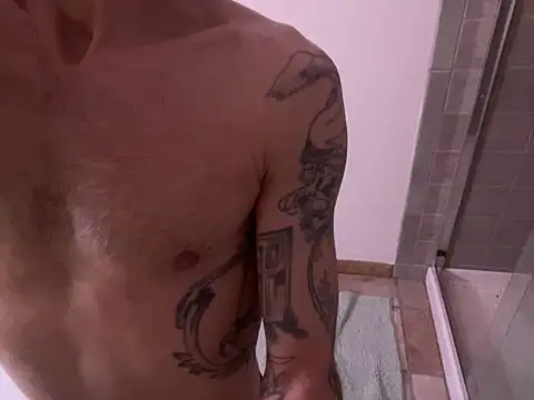 Snapshot of RuffClvb chatting on 01-02-25, 07:01 RuffClvb online show from 01-02-25, 07:01