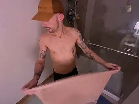 Snapshot of RuffClvb chatting on 01-28-25, 11:17 RuffClvb online show from 01-28-25, 11:17