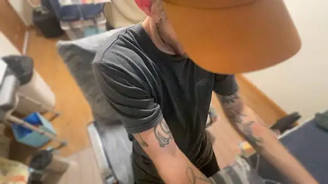 Snapshot of RuffClvb chatting on 02-19-25, 11:06 RuffClvb online show from 02-19-25, 11:06