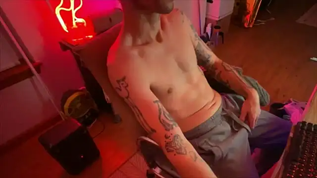 Snapshot of RuffClvb chatting on 10-17-25, 08:06 RuffClvb online show from 10-17-25, 08:06