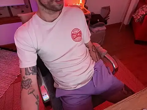 Snapshot of RuffClvb chatting on 11-13-25, 10:14 RuffClvb online show from 11-13-25, 10:14