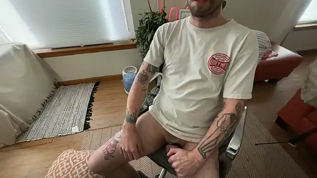 Snapshot of RuffClvb chatting on 02-04-26, 09:42 RuffClvb online show from 02-04-26, 09:42