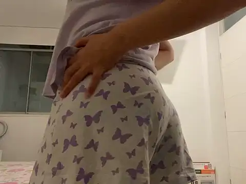 ForeverLola2024 online show from 12-19-24, 03:18