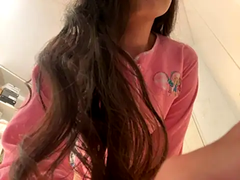 ForeverLola2024 online show from 11-16-25, 04:51