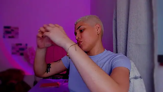 Charlee pink online show from 02-27-26, 12:54