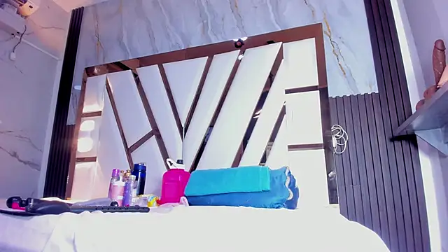 lola hornei online show from 12-05-25, 02:25