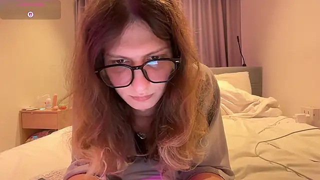 Snapshot of Alice_Pinkhead chatting on 07-09-26, 09:46 Alice Pinkhead online show from 07-09-26, 09:46