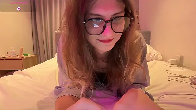 Snapshot of Alice_Pinkhead chatting on 07-14-26, 10:21 Alice Pinkhead online show from 07-14-26, 10:21
