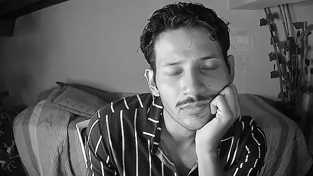 Nicholasrodrii online show from 06-20-26, 12:14