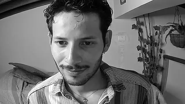 Nicholasrodrii online show from 06-25-26, 09:41