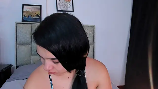 brianaGuzman online show from 04-11-26, 05:17