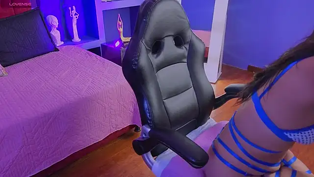 amy fox2 online show from 04-14-26, 01:28