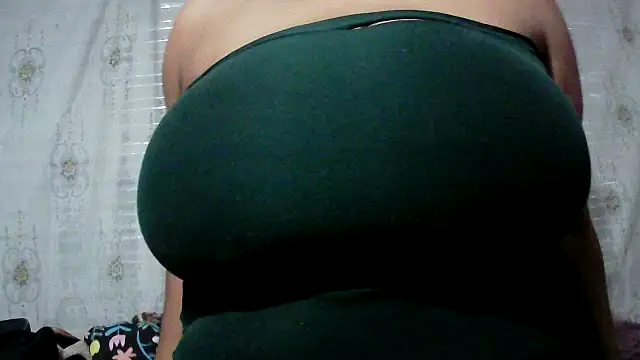 Snapshot of tripplexhoney101 chatting on 11-10-25, 06:34 tripplexhoney101 online show from 11-10-25, 06:34