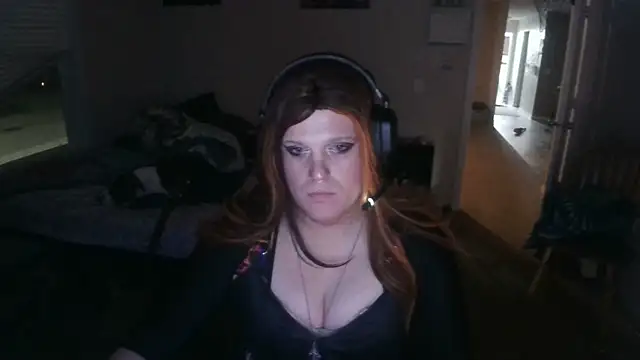 Snapshot of EmberLee chatting on 03-15-25, 03:40 EmberLee online show from 03-15-25, 03:40