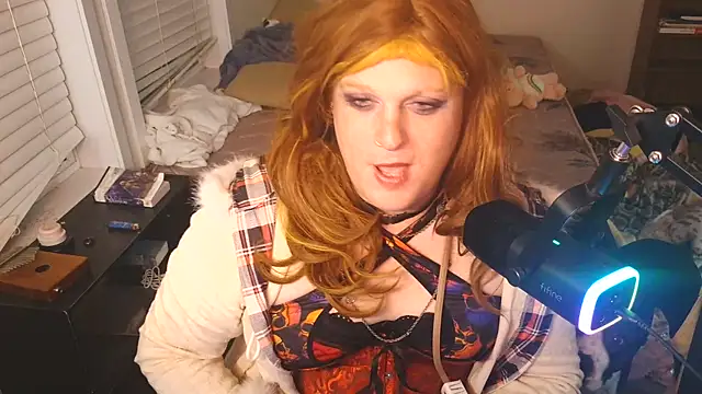 Snapshot of EmberLee chatting on 10-04-25, 07:06 EmberLee online show from 10-04-25, 07:06