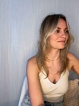 Snapshot of Milla__one chatting on 02-26-26, 01:21 Milla one online show from 02-26-26, 01:21