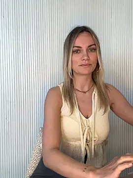 Snapshot of Milla__one chatting on 04-27-26, 09:29 Milla one online show from 04-27-26, 09:29