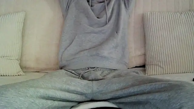 Snapshot of ElViko11 chatting on 02-21-25, 02:38 ElViko11 online show from 02-21-25, 02:38