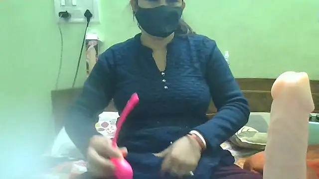 couplesuni online show from 01-16-25, 04:17