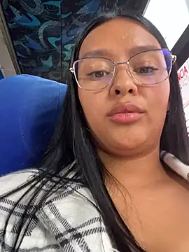 Snapshot of _NINA chatting on 12-26-24, 04:47 NINA online show from 12-26-24, 04:47