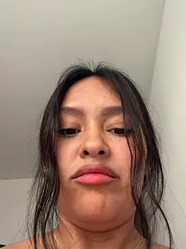 Snapshot of _NINA chatting on 04-07-26, 01:22 NINA online show from 04-07-26, 01:22