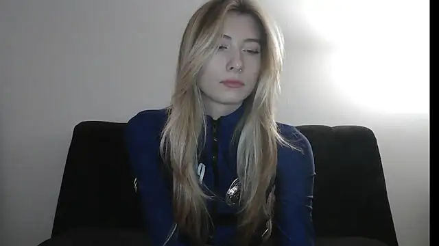 ErikaShyy online show from 10-31-25, 01:01