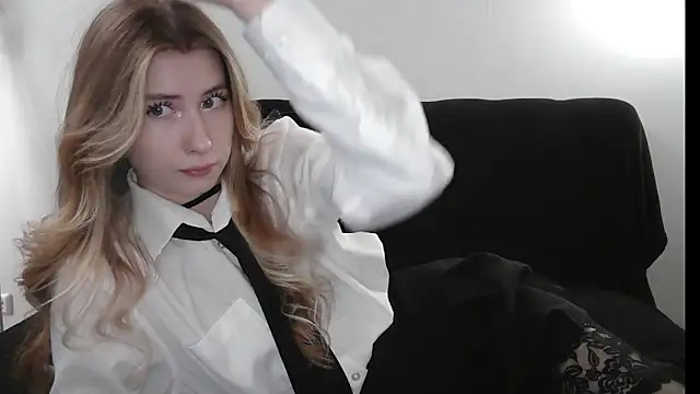 Snapshot of ErikaShyy chatting on 04-23-26, 12:29 ErikaShyy online show from 04-23-26, 12:29