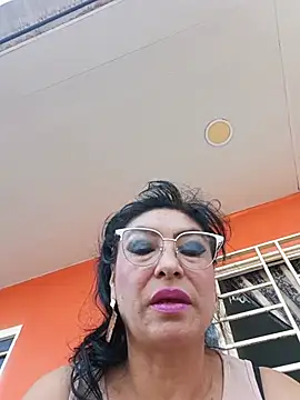 Snapshot of katysquirtdirty chatting on 07-16-26, 11:49 katysquirtdirty online show from 07-16-26, 11:49