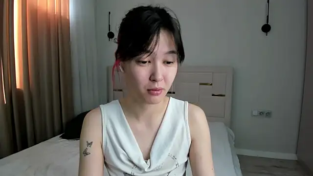 Snapshot of Lola_Peach chatting on 07-05-26, 02:29 Lola Peach online show from 07-05-26, 02:29