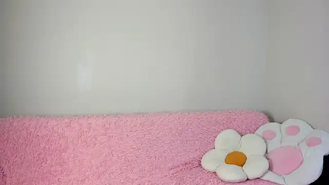 Snapshot of Lola_Peach chatting on 07-22-26, 02:14 Lola Peach online show from 07-22-26, 02:14