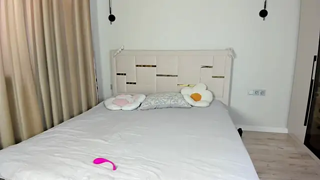 Snapshot of Lola_Peach chatting on 08-03-26, 06:12 Lola Peach online show from 08-03-26, 06:12