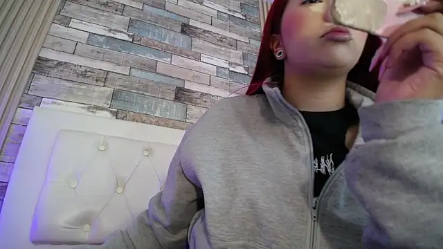 Mia Rinn online show from 01-15-25, 12:47