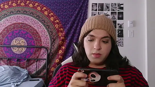 Snapshot of mawadastay chatting on 10-24-25, 04:58 mawadastay online show from 10-24-25, 04:58