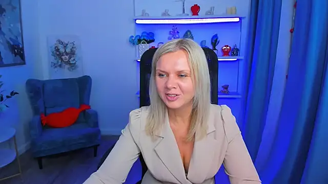 AgathaKlouin online show from 02-19-26, 07:10