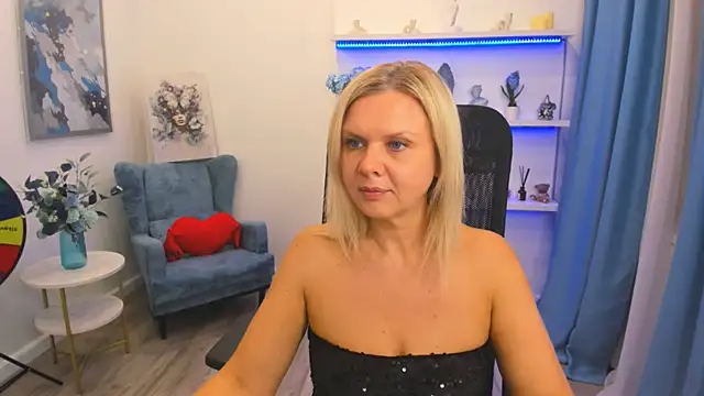 AgathaKlouin online show from 04-16-26, 07:36