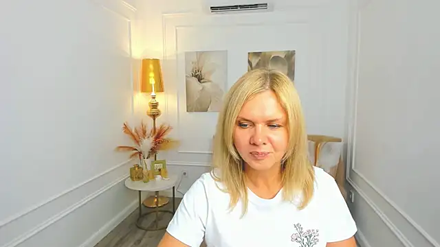 AgathaKlouin online show from 05-21-26, 07:32