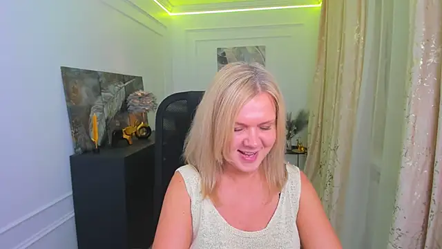 AgathaKlouin online show from 05-28-26, 07:55