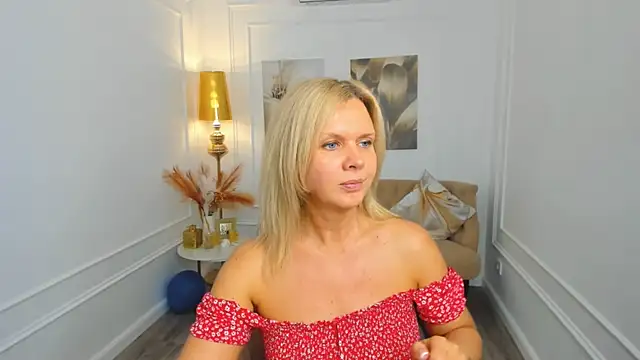 AgathaKlouin online show from 05-31-26, 06:09