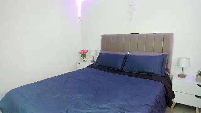 Ori valentina online show from 10-20-25, 06:52