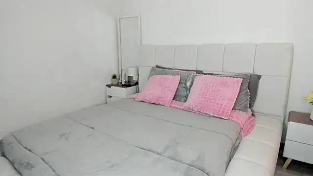 Ori valentina online show from 11-13-25, 06:51